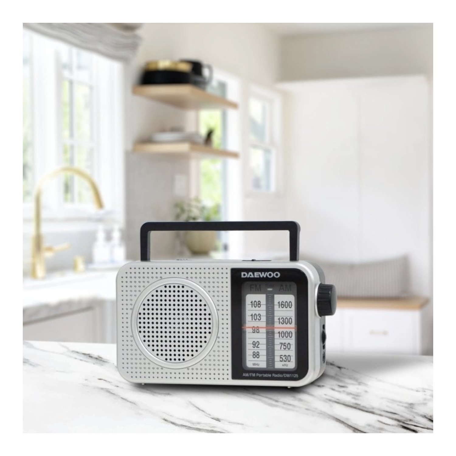 Radio Portátil Daewoo DW1125/ a Pilas/ Gris Metalizado