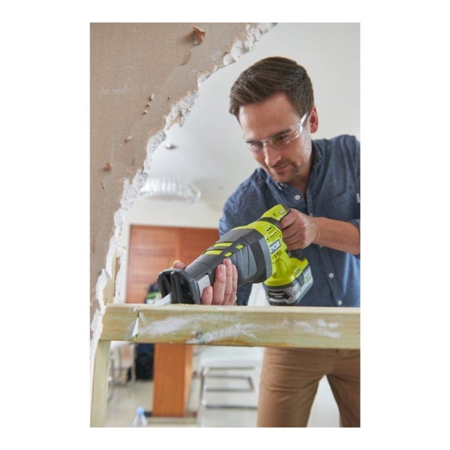 Ryobi ONE+ · Sierra de Sable Sin Cable · 18V · Sin Batería ni Cargador
