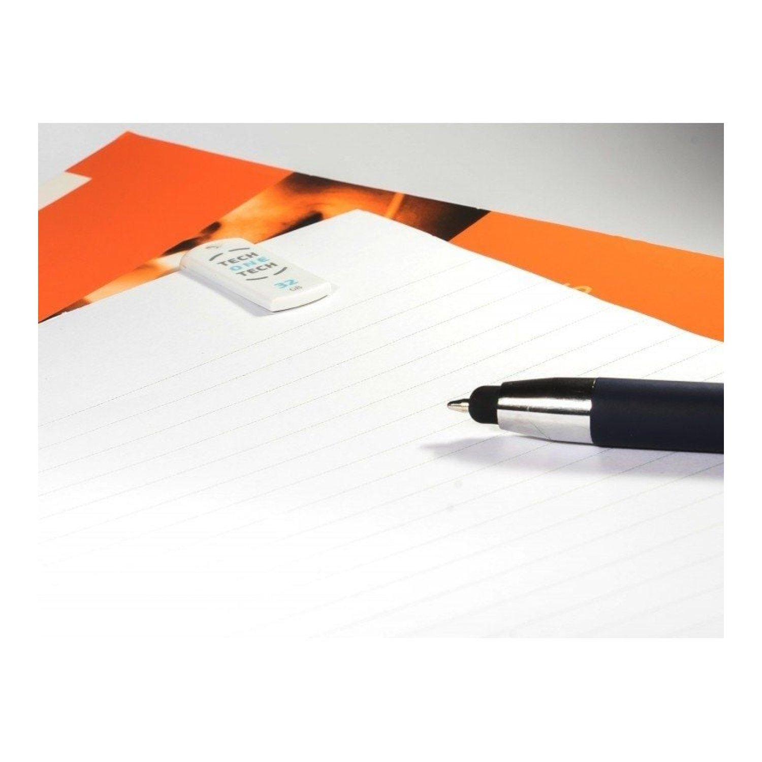 Tech One Tech Pro Smart Clip · Pendrive 32GB · USB 2.0