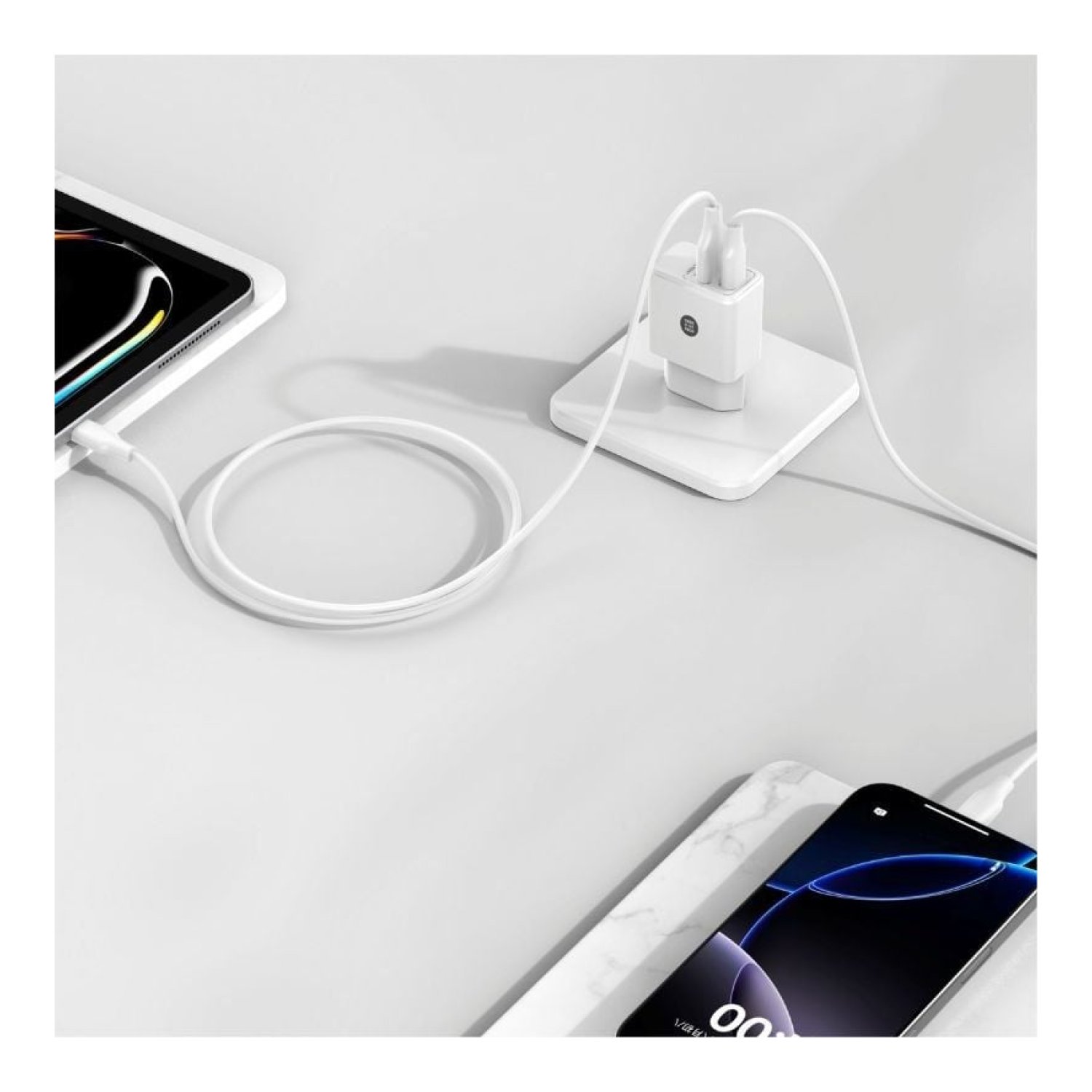 Tech One Tech · Cargador de Pared · 1xUSB Tipo-C + 1xUSB · 12W · Blanco